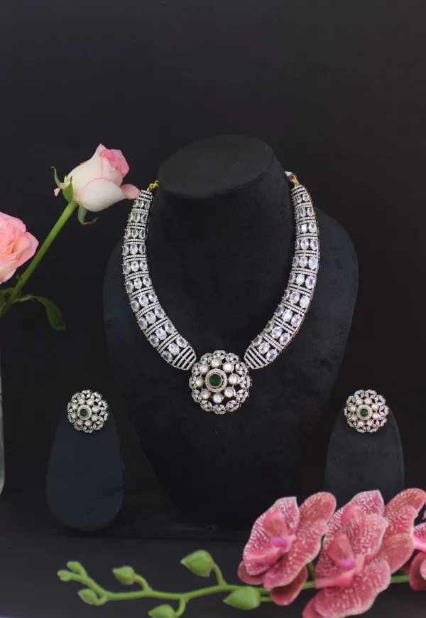 Silver_Brass_Necklace_Set_For_Women